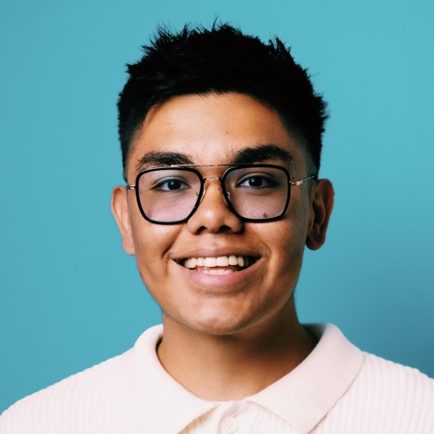 Juan, who builds flomi by hand